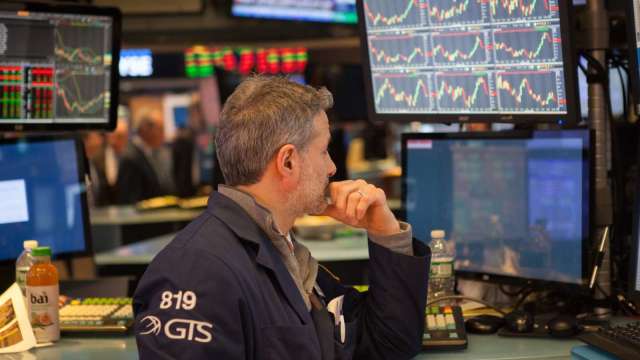 美股陷「高風險多頭」警戒！前貝萊德美股策略師示警風險、點名「5檔」防禦標的。（圖：Shutterstock）