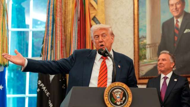 川普警告伊朗：不談判就「拭目以待」區域戰爭是否引爆。(圖：REUTERS/TPG)