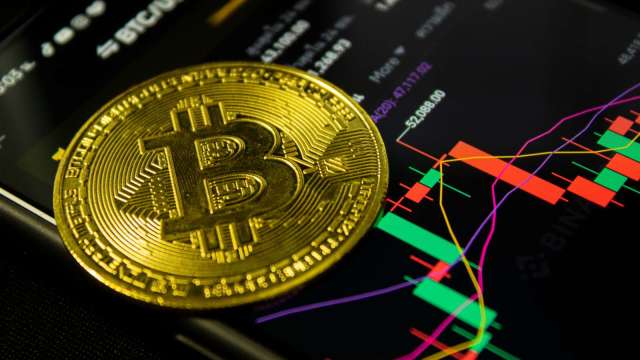 加密貨幣信心逐步消退？美國現貨比特幣ETF投資人陷虧損、資金轉趨觀望。（圖：Shutterstock）