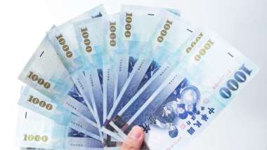 7成上班族年關手頭緊！92%會發紅包預算1.2萬 預估年終獎金會領「這數字」