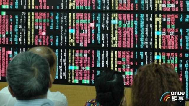 外資賣超726億元史上第10大  砍殺群創12萬張 甩賣力積電、友達。(鉅亨網資料照)