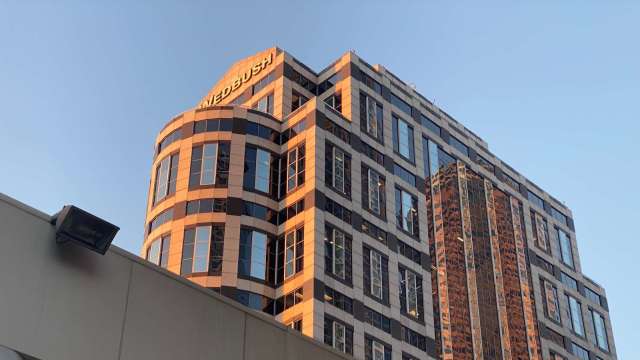 軟體股拋售潮25年來最慘！美知名科技分析師：微軟、賽富時正面臨AI時代的殘酷清算(圖:shutterstock)