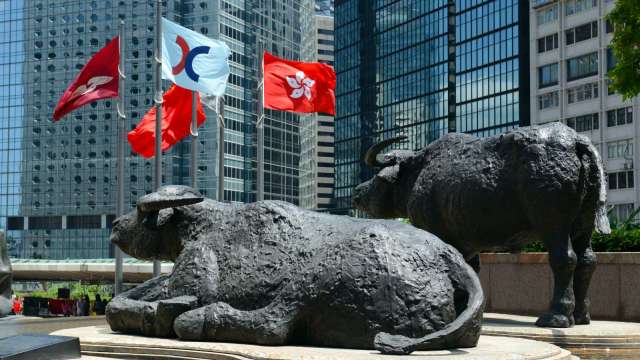 外部衝擊致大盤收跌 新能源車與新股表現強勁(圖:shutterstock)