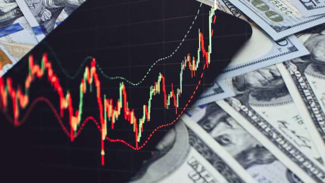 市場風向轉變？投資人撤出AI熱門股、資金轉向便宜小型股。（圖：Shutterstock）