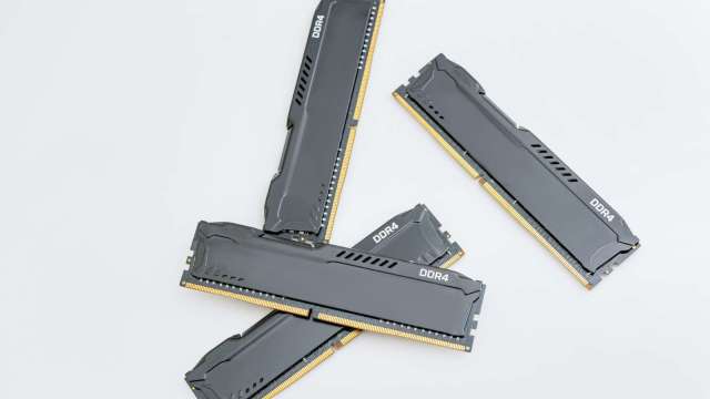 泡沫破裂訊號顯現！DDR4記憶體價格高位閃崩 專家：恐迎深度調整(圖:shutterstock)