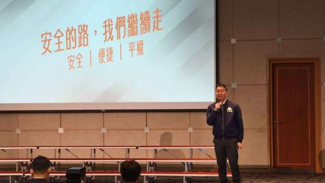 春節疏運 陳世凱：短程多搭台鐵、國道客運最低4.2折鼓勵國人多搭乘。(鉅亨網記者黃皓宸攝)