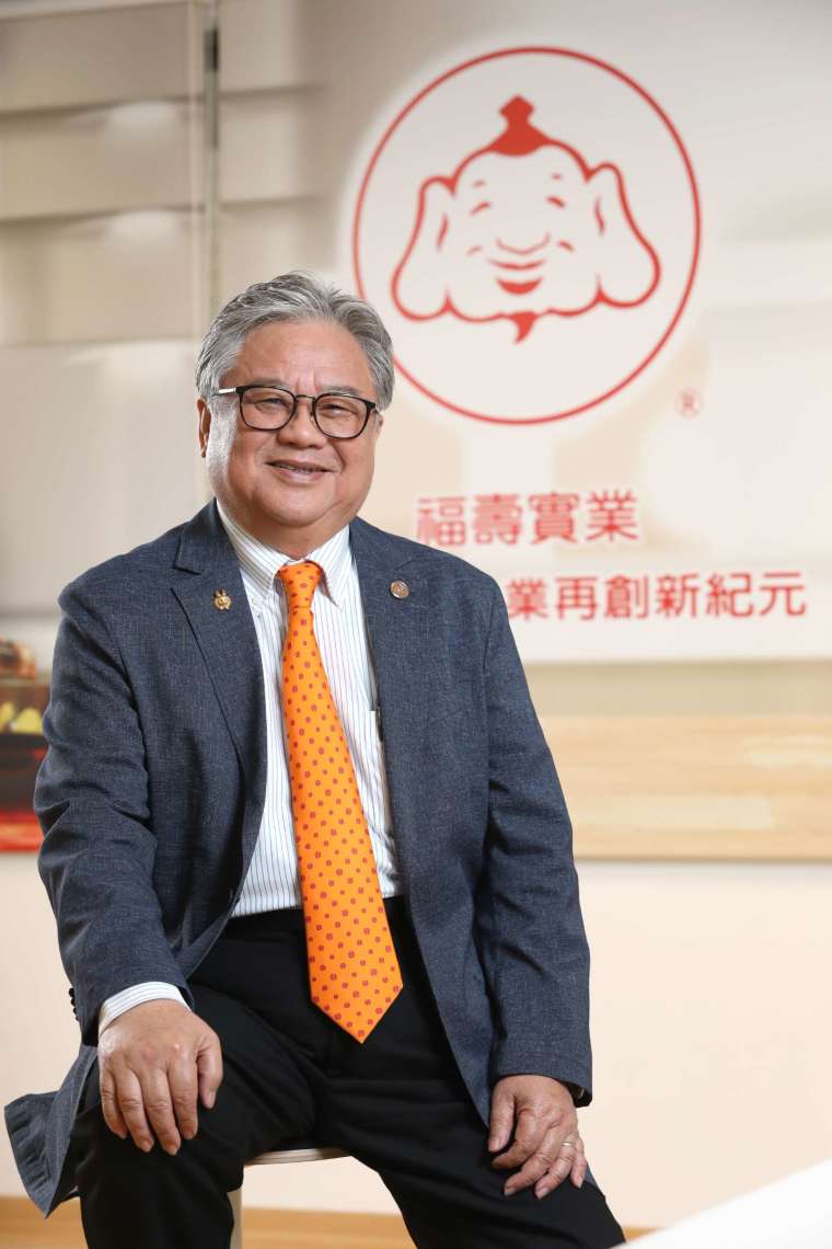 福壽董事長洪堯昆與福壽商標。(圖：取自福壽官網)