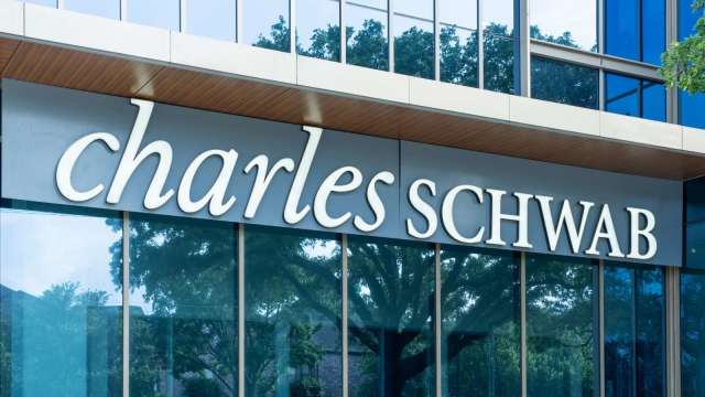 AI威脅持續擴散！華爾街陷AI焦慮漩渦 嘉信理財等財富管理族群遭血洗(圖:shutterstock)