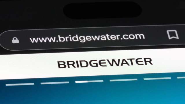 橋水達利歐：美國處於秩序崩潰與內戰邊緣 黃金是唯一避險方舟(圖:shutterstock)
