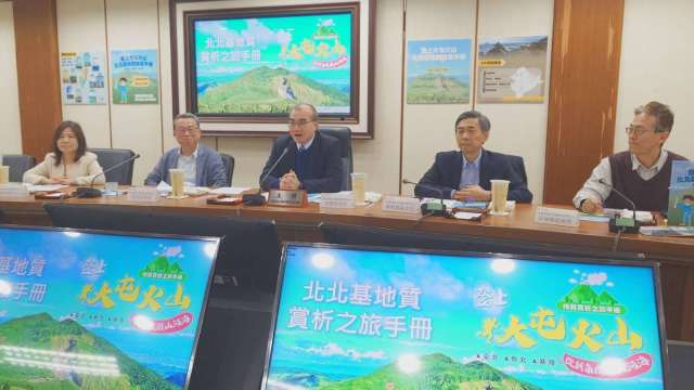 經部地礦中心主任徐銘宏（中）指出：今年Q3赴美考察稀土礦源。（鉅亨網記者張韶雯攝）