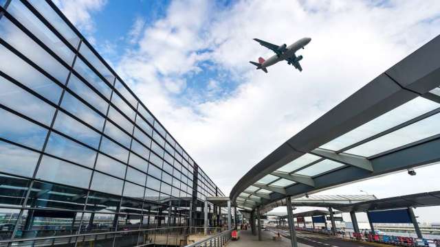 旅平險+海外醫療成出國「標配」 班機延誤4小時即賠5000超有感。（圖：shutterstock)