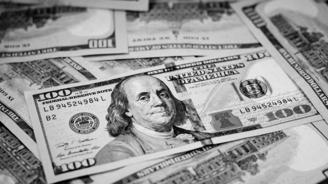 對沖需求升溫！美元看空情緒飆10年新高 華爾街喊還會再跌。(圖:shutterstock)