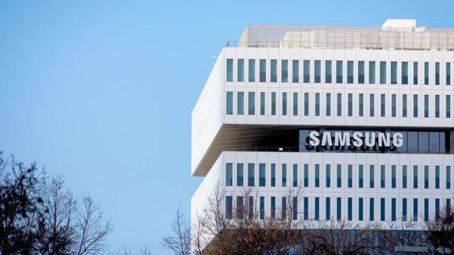 三星HBM4傳調漲三成 記憶體荒恐一路燒到2027年。(圖:shutterstock)