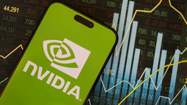 數位黃金變「數位生菜」!輝達H100二手價驚見1.5折 竟是AI應用爆發前奏。(圖:shutterstock)