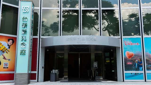 圖說: 台新新光金控獲銀行產業別全球Top 1%三連霸，成為全球首家銀行產業別獲此卓越成就的金融機構。