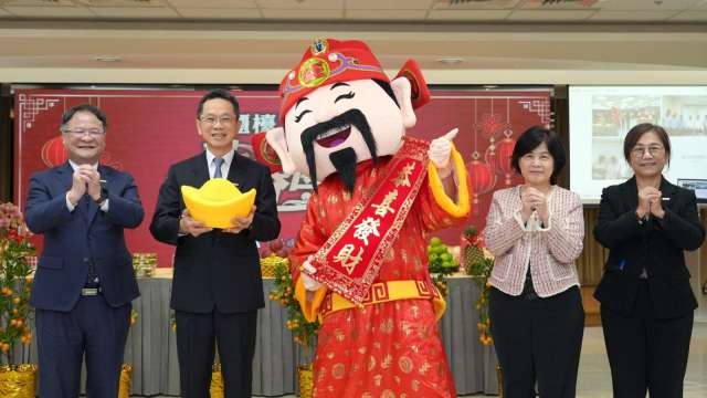 證券F4新春團拜！證交所「馬力十足」助攻企業競爭力及債市 期交所揪期貨業力拼4億口。（圖：證交所提供）