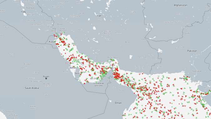 資料來源：https://www.marinetraffic.com/，資料日期：2026/3/2。紅色為油輪，綠色為貨輪。