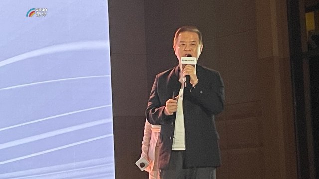 cover image of news article