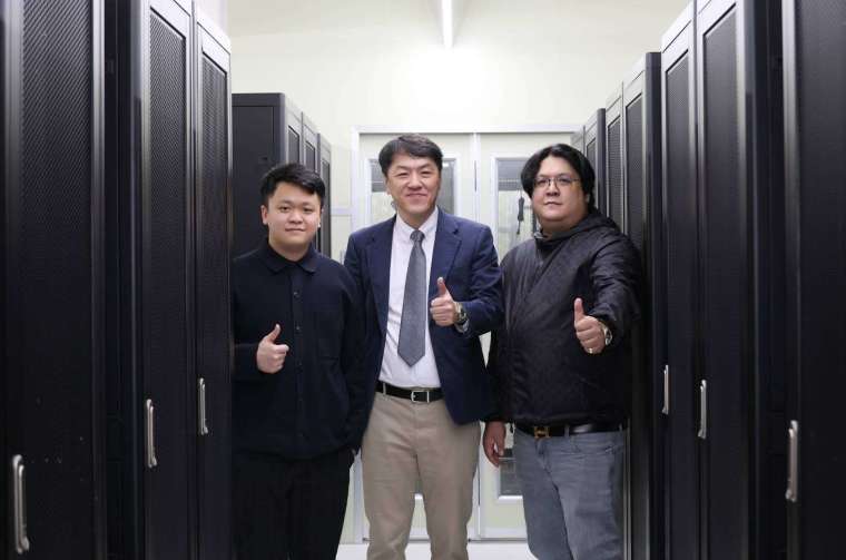 （由左至右）KONST康斯特執行長蔡明志、德晉科技董事長湯棋同、董事王凱平，出席中和AI算力中心建置儀式。    圖：德晉科技