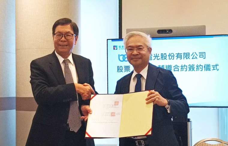 圖說：凱基證券與先發電光簽定股票上市櫃輔導合約，由凱基證券董事長許道義(左)與先發電光董事長陳憲煒代表簽約。