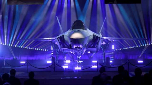 美軍武器庫存告急？傳白宮急召軍工企業增產(圖：REUTERS/TPG)