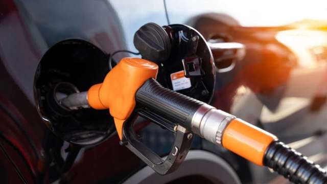 忘了停滯性通膨吧！美頂尖經濟學家：油價狂飆 通膨也將急速下墜。(圖:shutterstock)