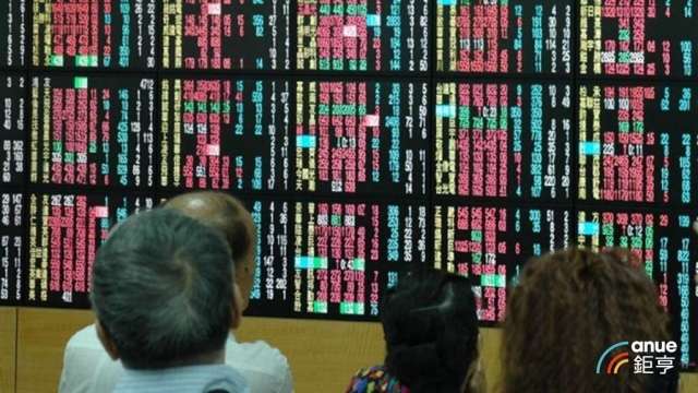 〈台股開盤〉川普放風停戰 權值股反彈帶勁 漲逾千點站回3萬3拚收復月線。(鉅亨網資料照)