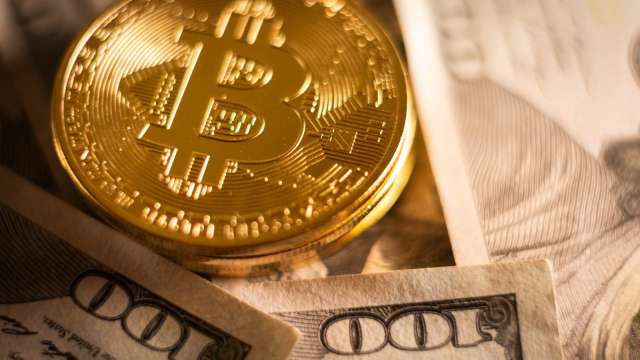 只剩100萬枚！比特幣重返7萬美元之際 第2000萬枚被挖出 (圖:shutterstock)