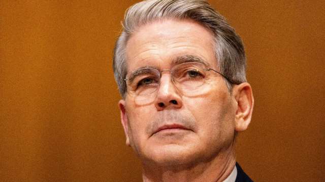 貝森特：美軍或攜盟友護送船隻通過荷姆茲海峽 (圖：shutterstock)