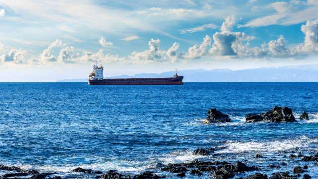 美國允許暫時購買已在海上的俄羅斯石油(圖：Shutterstock)