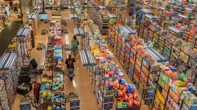 糧食通膨恐在3週後炸開！專家：伊朗封鎖荷姆茲海峽引爆「肥料危機」。(圖：Shutterstock)