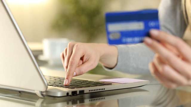 網路電商利多!中華郵政4/1開辦「國際e小包」替代掛號小包 跨境電商更省錢。(圖: shutterstock)