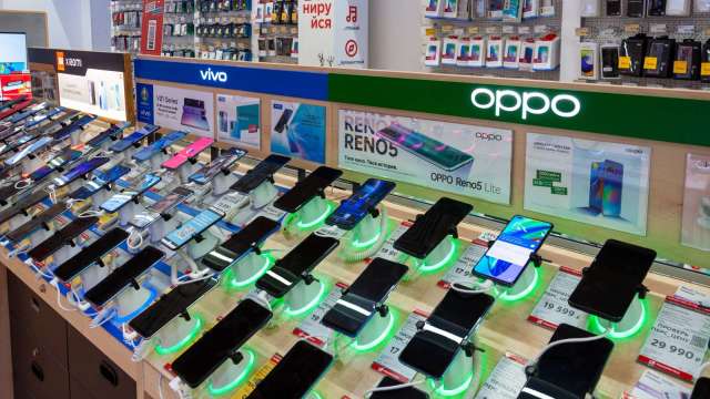 多家手機廠商宣布漲價,中國部分機種一夜漲1,000元。(圖:Shutterstock)