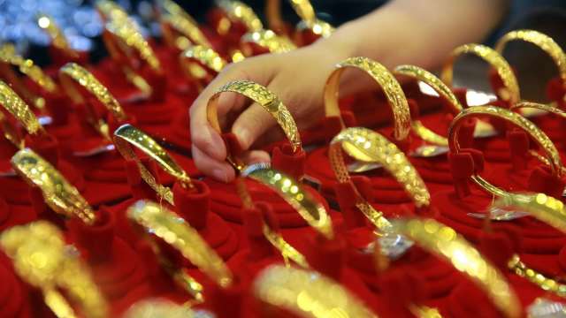 〈貴金屬盤後〉Fed決策會議登場 黃金在5000美元附近徘徊 (圖:Shutterstock)