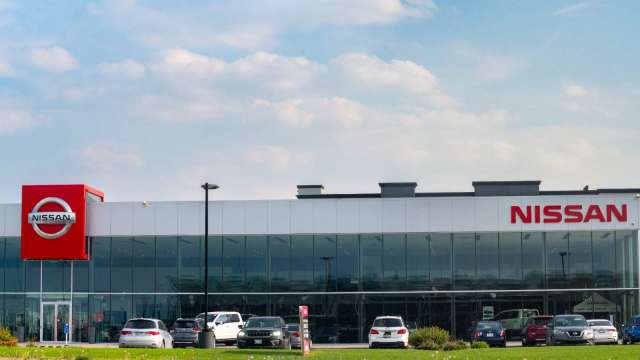 伊朗戰爭引發連鎖反應，日系兩大車廠日產、豐田相繼減產。（圖：Shutterstock）