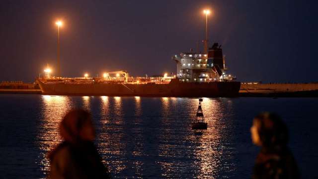 誰還能過荷姆茲海峽？各國船舶通行現況一次看(圖：REUTERS/TPG)