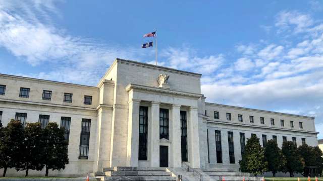 一文掌握Fed重點決策：高度「不確定性」、通膨進展遜預期、鮑爾未來動向 (圖：shutterstock)