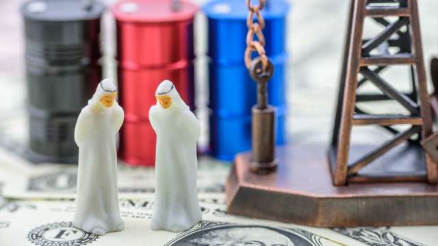 美伊互炸油田油價狂飆117美元 PIMCO揭全球受4大衝擊 恐陷停滯性通膨。（圖: shutterstock）