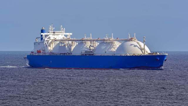 美國暫時豁免伊朗石油海上制裁 貝森特：可立即釋油1.4億桶(圖:Shutterstock)