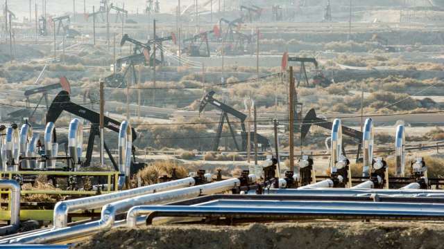 高盛兩周內二度調升展望：布蘭特油價恐飆破110美元。(圖:shutterstock)