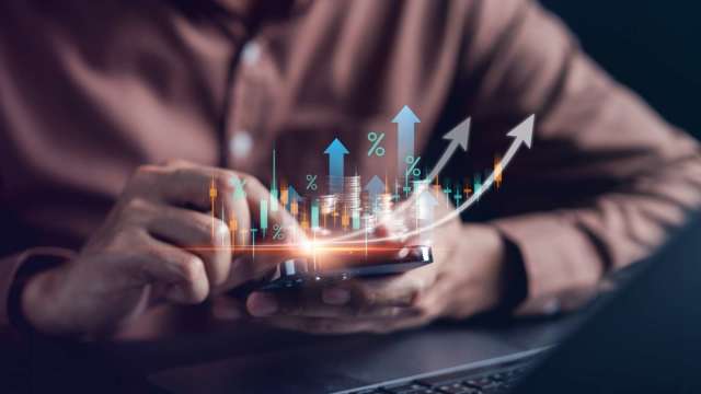 量縮重挫未見落底訊號,融資套牢壓力升高,多殺多警報響起 (圖:shutterstock)