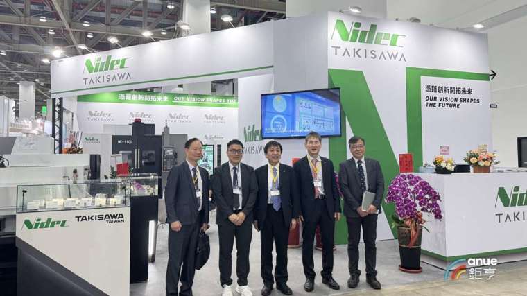 發那科(FANUC)高層親自造訪攤位，由台灣瀧澤科董事長松田哲接待。(鉅亨網記者陳于晴 攝)
