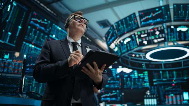 美伊談判預期升溫 三大指數齊漲 油價跌破100美元 (圖：shutterstock)