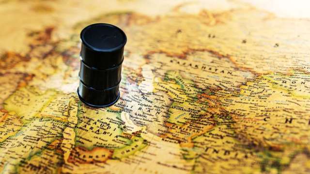 AI浪潮與地緣風險並存 富達看Q2市場波動加劇 油價維持80至90美元區間。（圖：shutterstock）