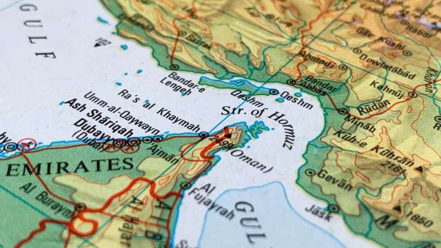 三艘掛阿曼旗的船隻疑似改走靠近阿曼海岸的「南線」。(圖:Shutterstock)