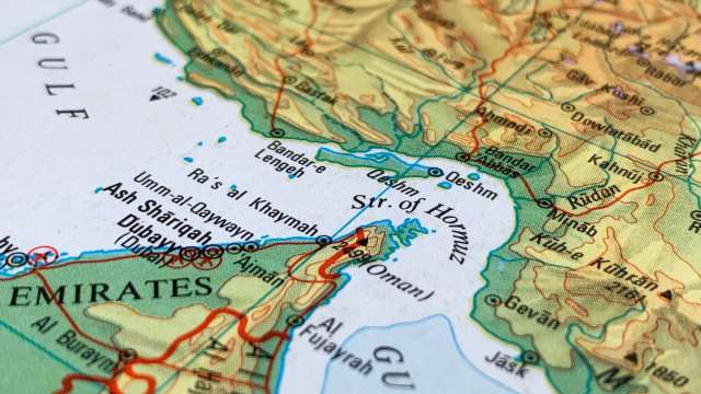 伊朗批准人道物資船通行荷姆茲海峽!擬推收費與分級制度。(圖:Shutterstock)