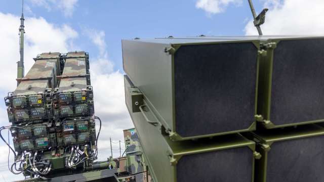 專家：與伊朗衝突正耗盡美國及其盟國攔截飛彈庫存 「這兩國」恐剩不到四分之一(圖:shutterstock)