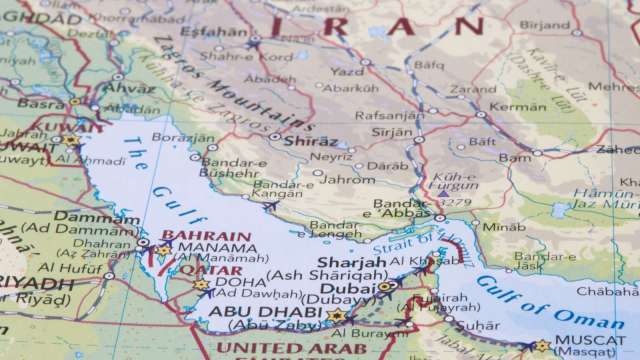 荷姆茲海峽仍嚴格受控，通航恢復有限。（圖：Shutterstock）