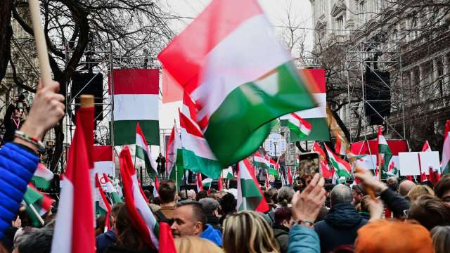 匈牙利政壇大變天 川普盟友歐爾班執政16年慘敗 歐洲熱烈祝賀新總理(圖:shutterstock)