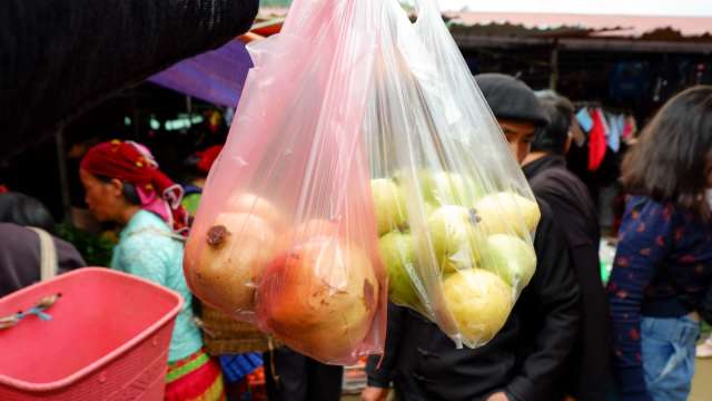 伊朗戰爭引發亞洲塑料荒 包裝業轉向「綠色替代」尋求出路(圖:shutterstock)